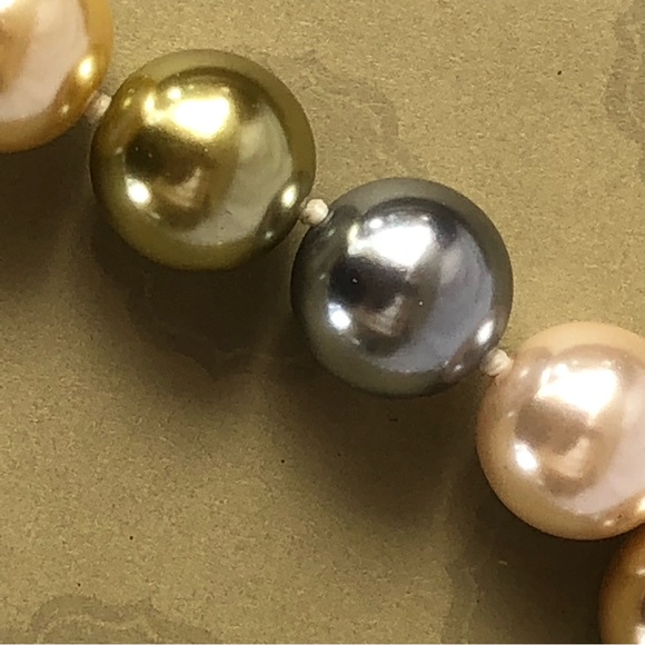 Kenneth Jay Lane 2009 Multicolor Faux Pearl Necklace - Picture 4 of 11